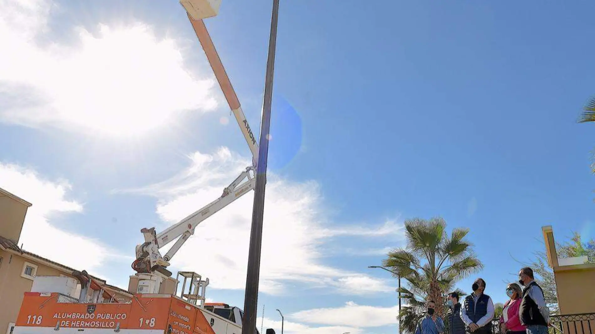 Trabajos de alumbrado público en Residencial California